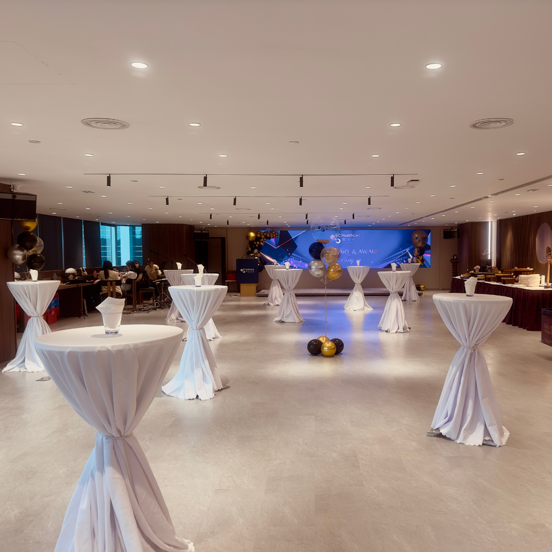 Bar Table & Tablecloth (Rental)